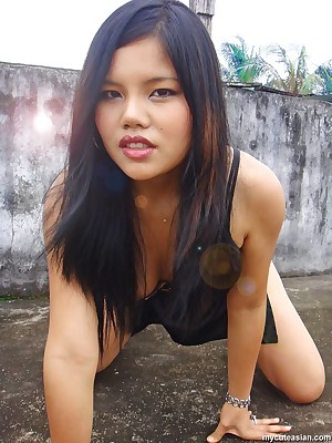 My Cute Asian : Big-busted Filipino crude GF is posing outdoor